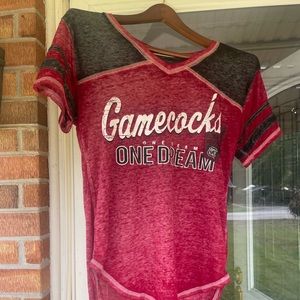 Cute gamecock light weight shirt.